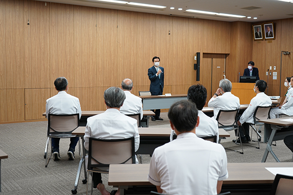 写真：山口佐賀県知事の訪問写真3